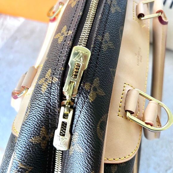 Louis Vuitton Deauville bag with NEW VACHETTA replaced by LV. Receipt included. - Picture 9 of 17